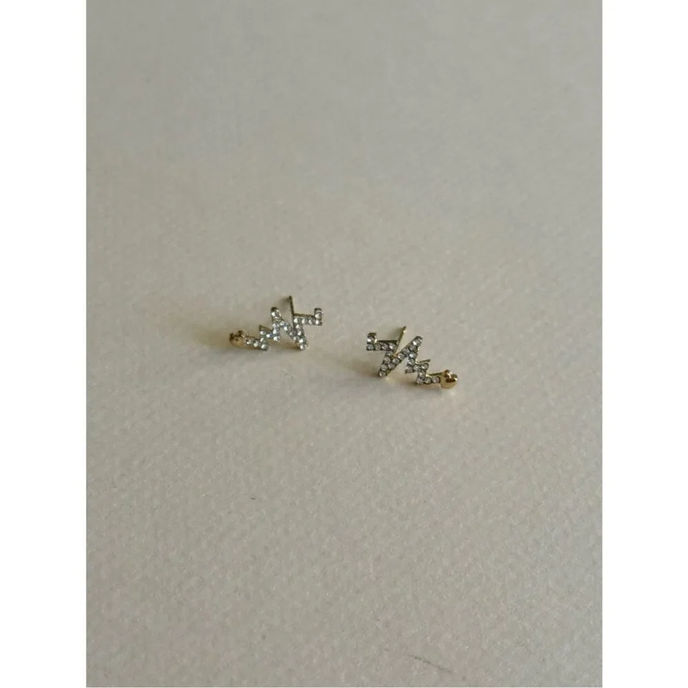 Lightning Heart Stud Earrings N2167